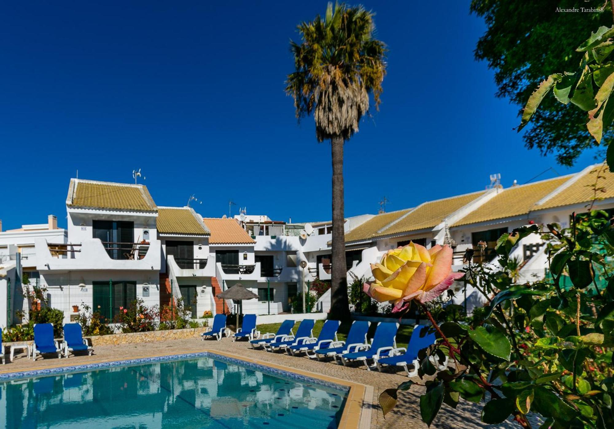 B12 - Pool And Sun Apartment Lagos Exterior photo